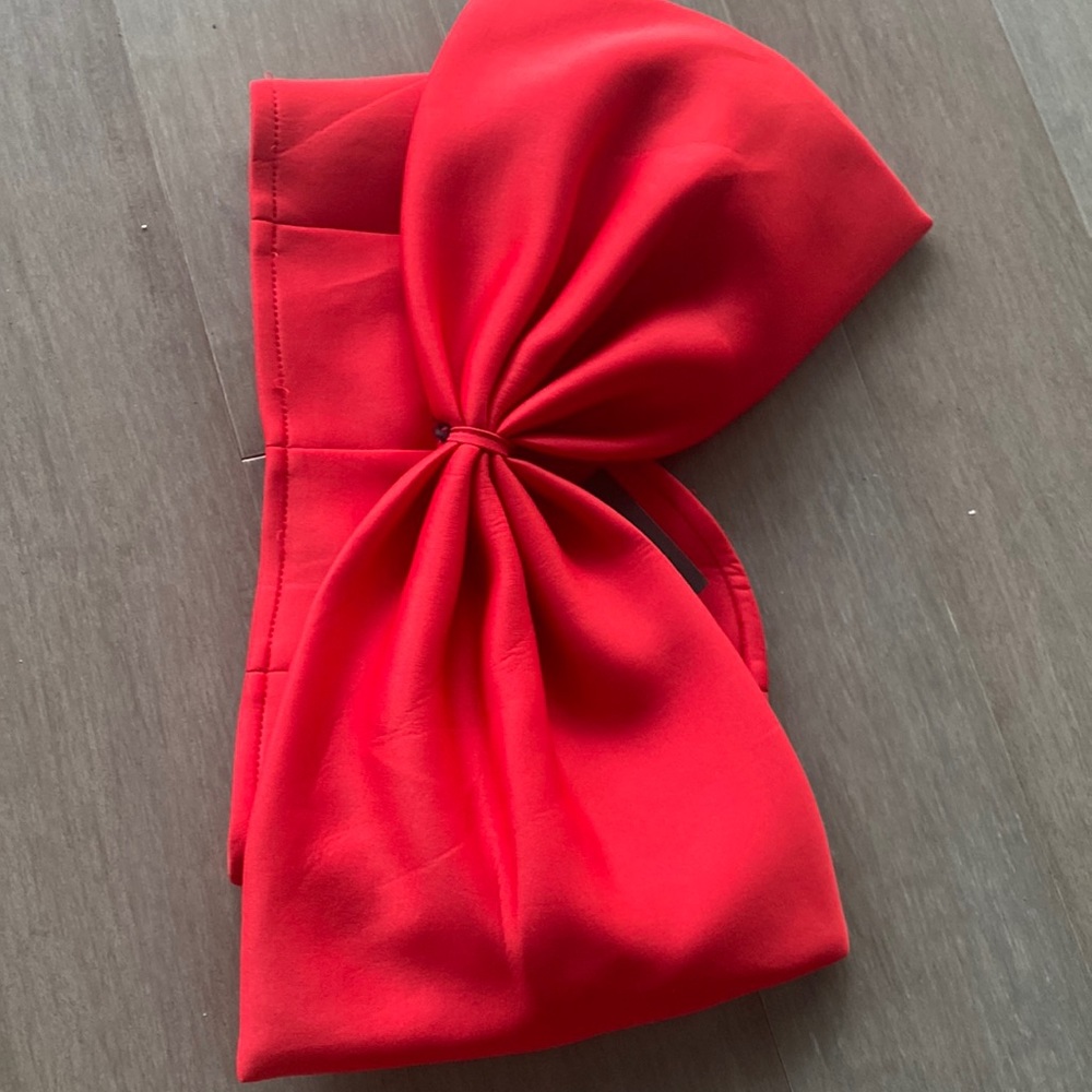 Beautiful strapless, huge bow strapless tube shirt